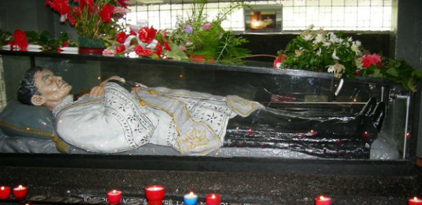 Tombeau du père Désiré Laval